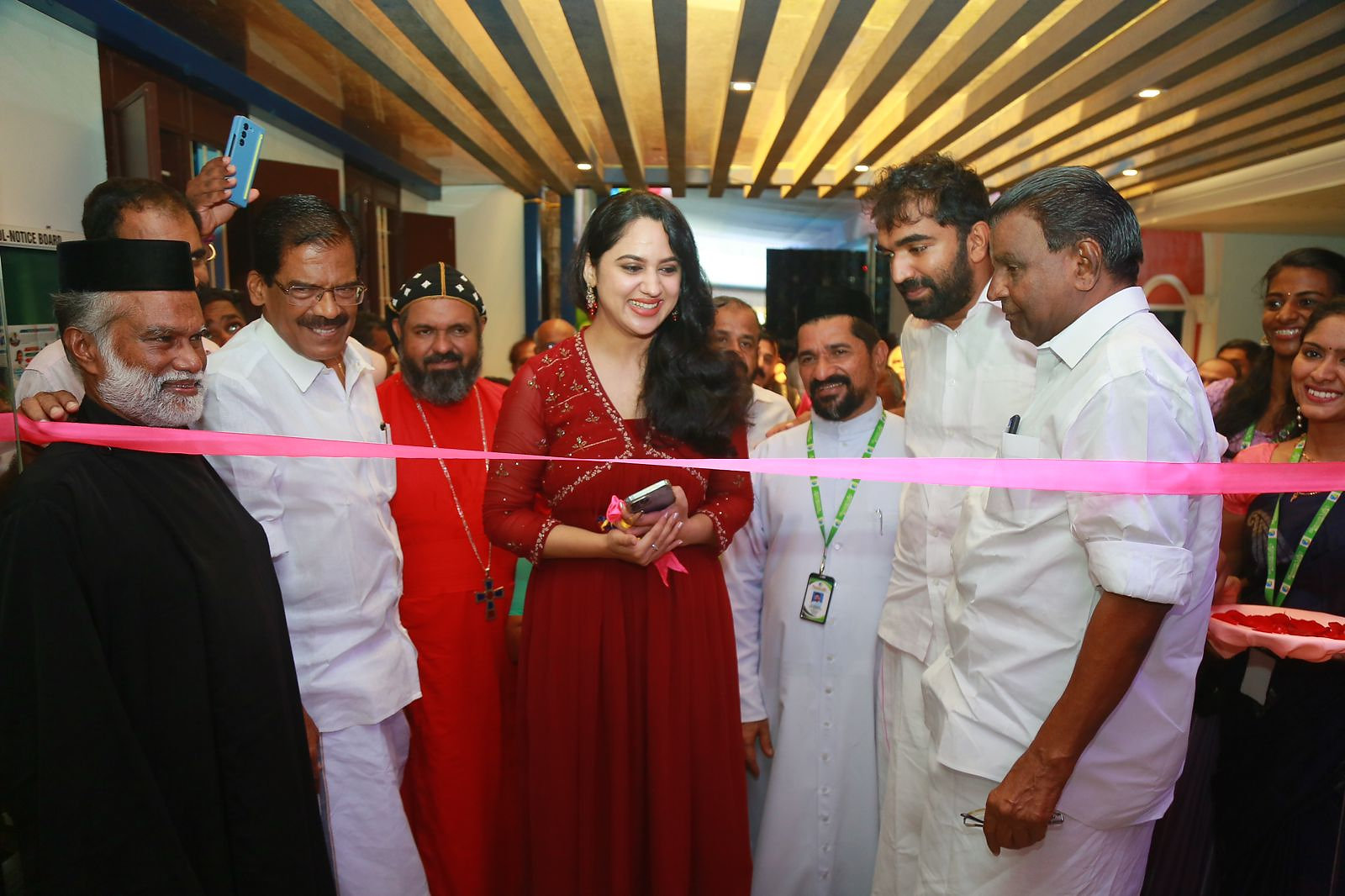 f488f2_adb2ed2e0bac45d69ef25f014bf93d5a~mv2